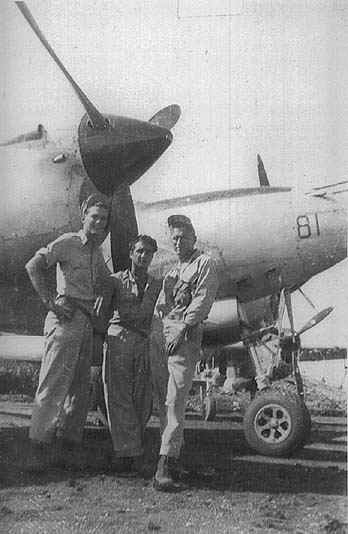 9FS pilots with P-38 81