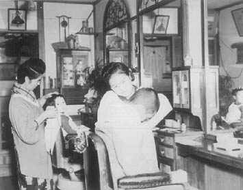 Women barbers in Japan - 1945